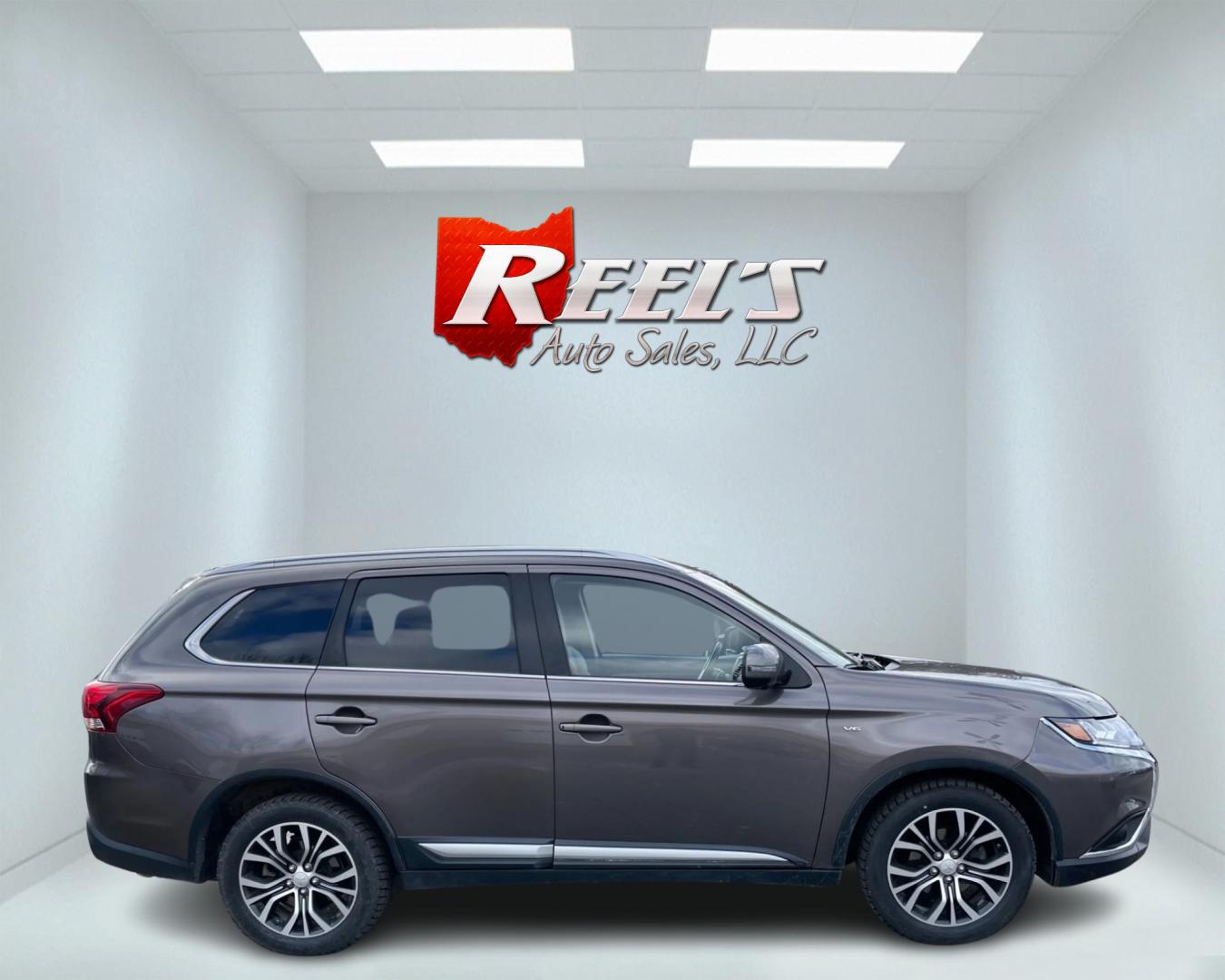 2019 Brown /Tan Mitsubishi Outlander GT Touring S-AWC (JA4JZ4AX7KZ) with an 3.0L SOHC V6 engine, 6-Speed Automatic transmission, located at 547 E. Main St., Orwell, OH, 44076, (440) 437-5893, 41.535435, -80.847855 - Photo#4